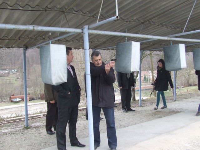 Tir pistol 8 martie 2013