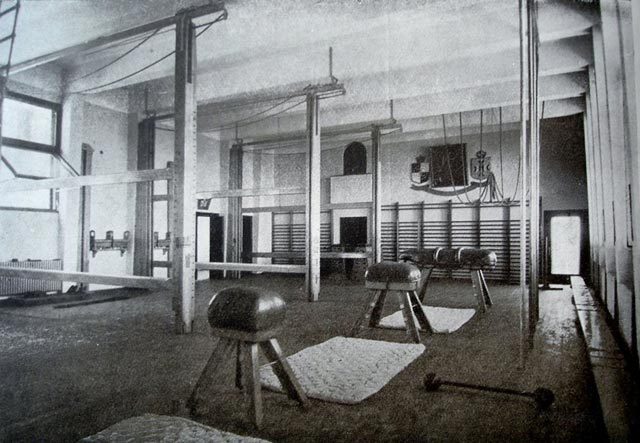 Sala de gimnastica, imagine istorica din anul 1936